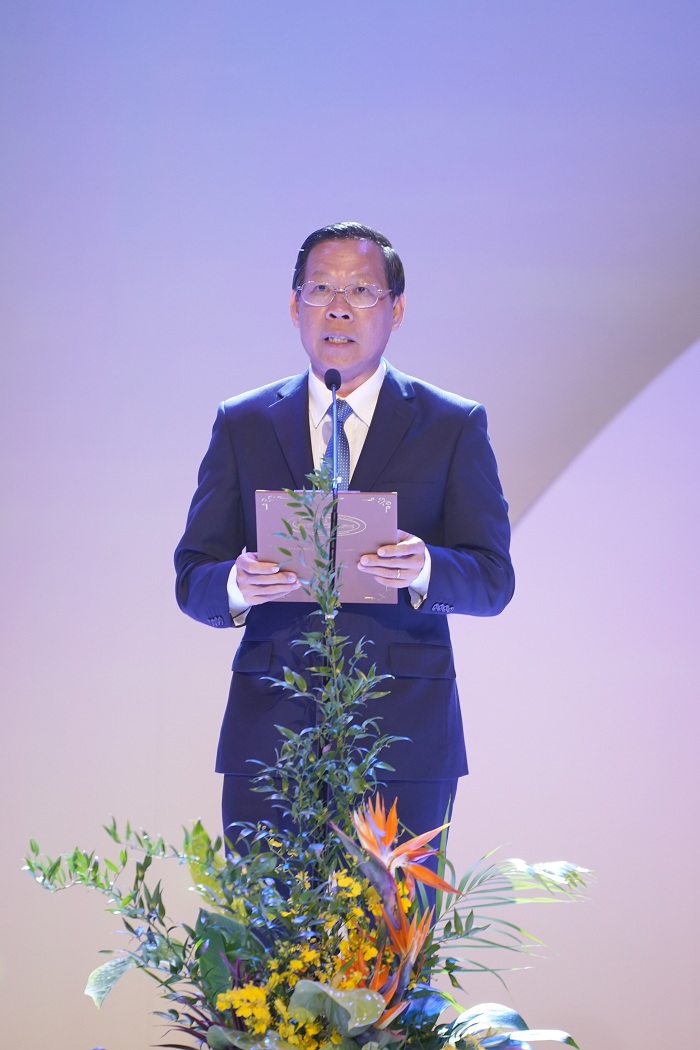 Ông Phan Văn Mãi - Ủy viên Trung ương Đảng, Phó Bí thư thường trực Thành ủy, Chủ tịch Ủy ban nhân dân Thành phố Hồ Chí Minh phát biểu tại Đêm Gala